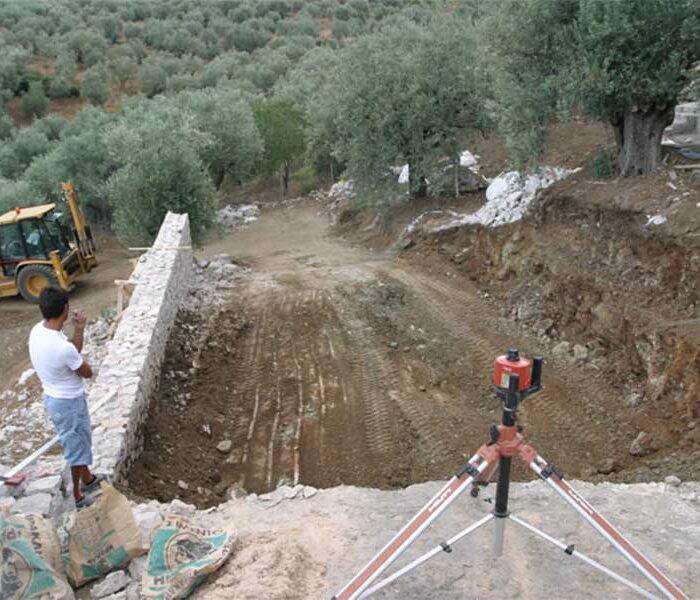 Κατασκευή προκατασκευασμένης πισίνας σε γκρεμό